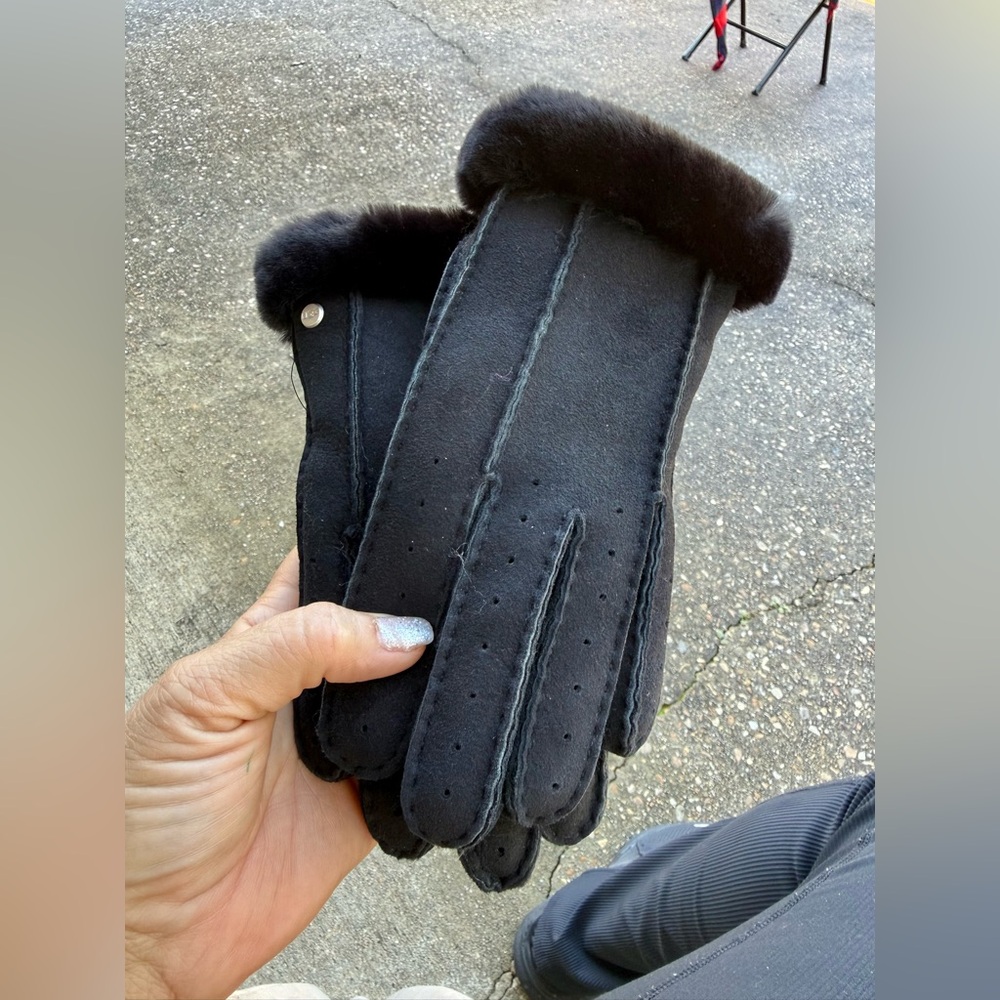 UGG Black Sheepskin Gloves black gloves net - Picture 4 of 8